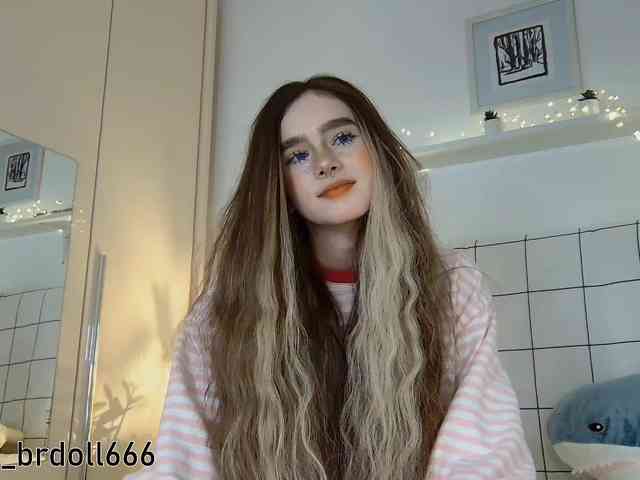BrokenDoll666 webcam