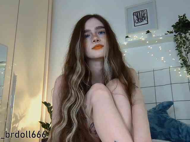 BrokenDoll666 webcam