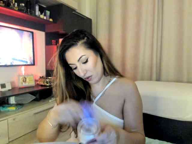 Modella: Kittyhungry