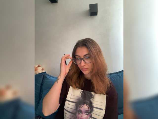 WILDGIRL live cam preview