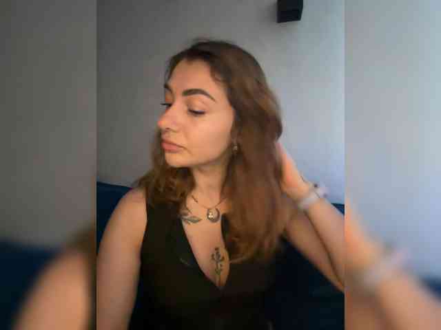 WILDGIRL webcam