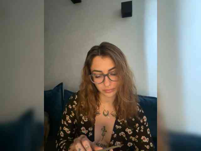 WILDGIRL webcam