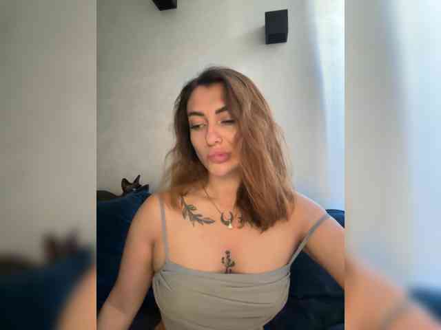 WILDGIRL webcam