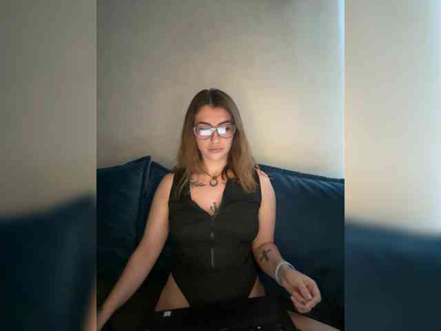 WILDGIRL webcam