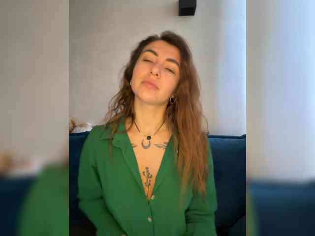 WILDGIRL webcam