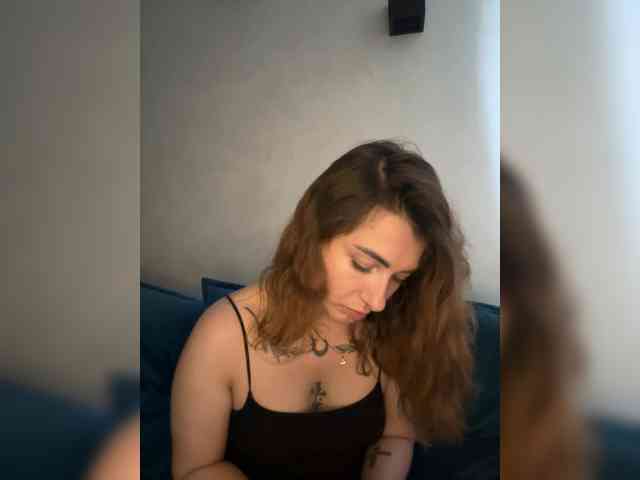 WILDGIRL webcam