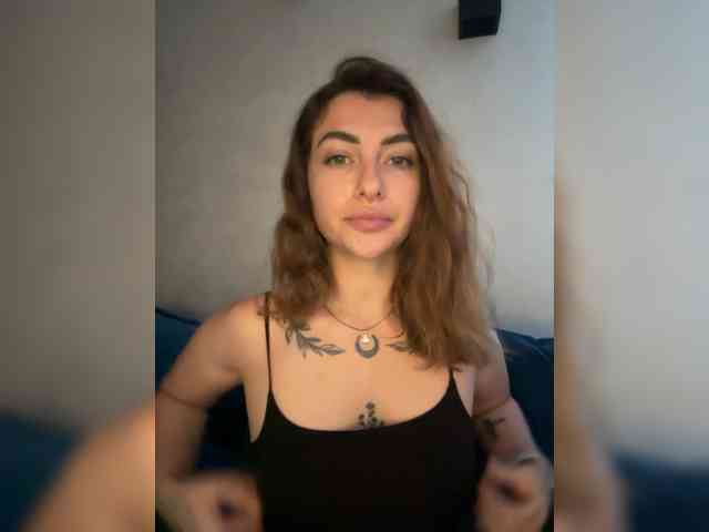 WILDGIRL webcam