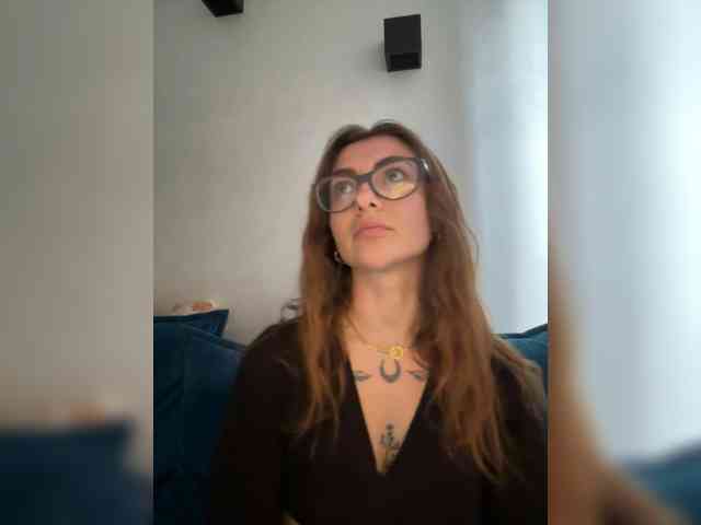 WILDGIRL webcam