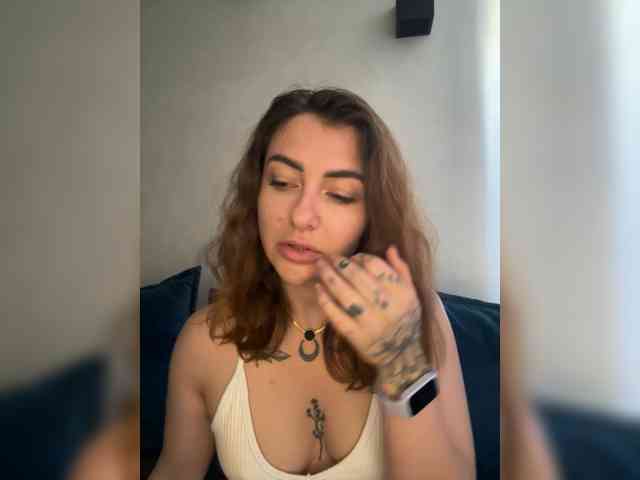 WILDGIRL webcam
