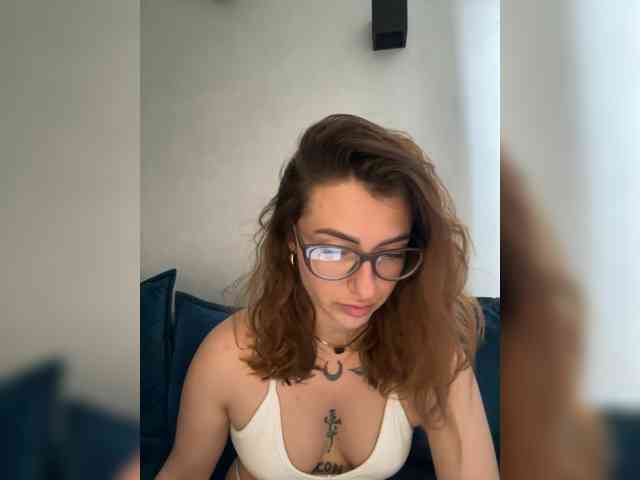 WILDGIRL webcam