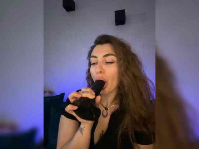 WILDGIRL webcam