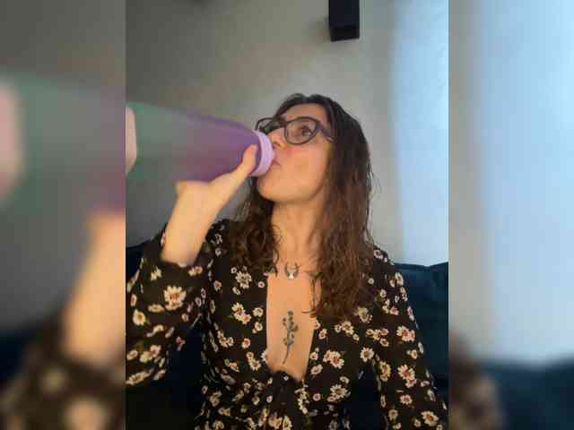 WILDGIRL webcam