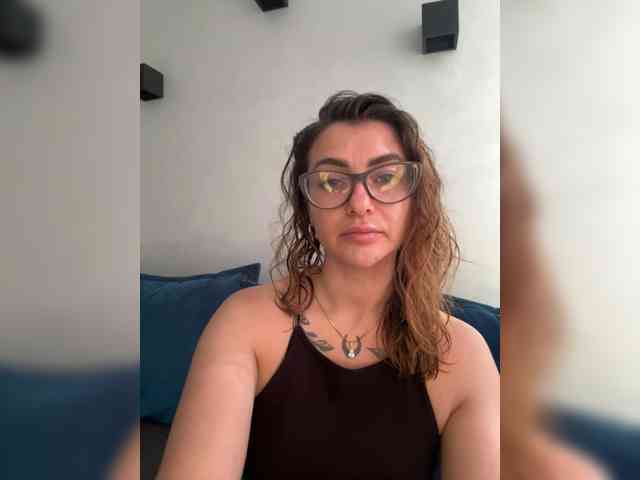 WILDGIRL webcam