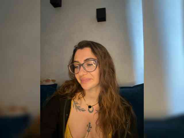 WILDGIRL webcam