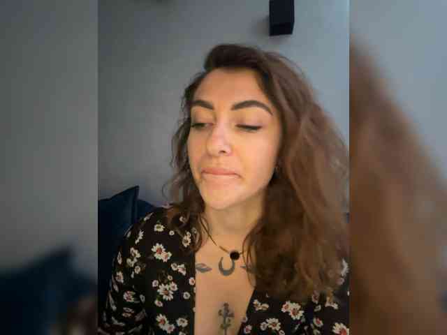 WILDGIRL webcam