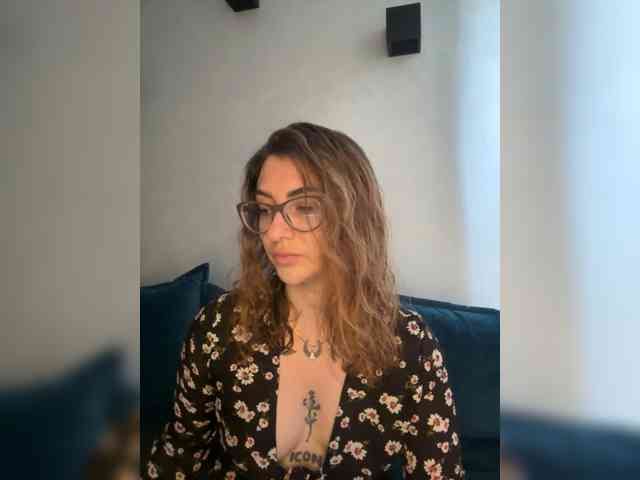 WILDGIRL webcam