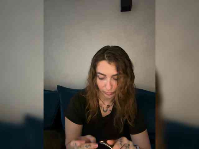 WILDGIRL webcam