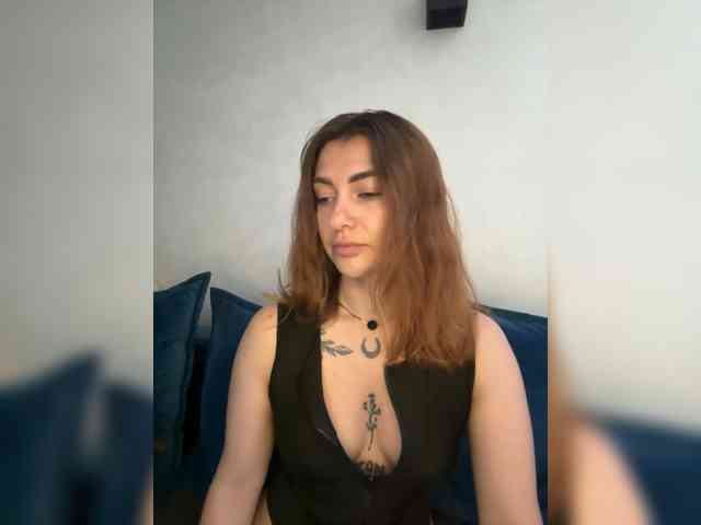 WILDGIRL webcam