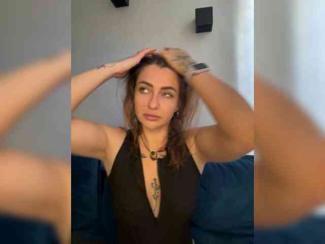 WILDGIRL webcam