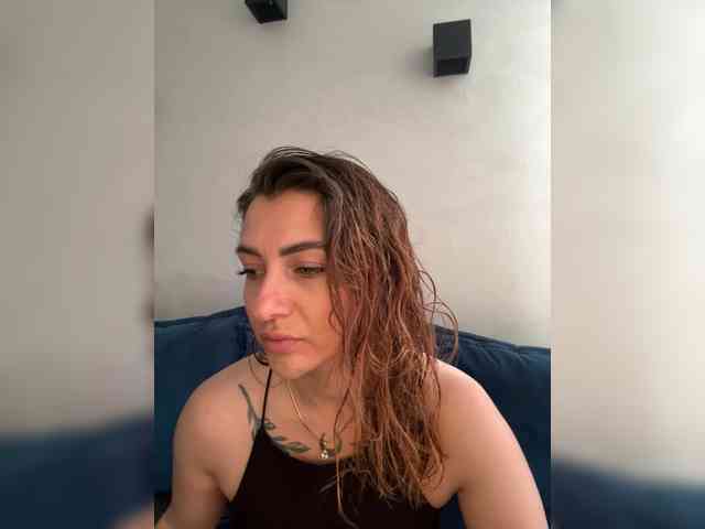 WILDGIRL webcam