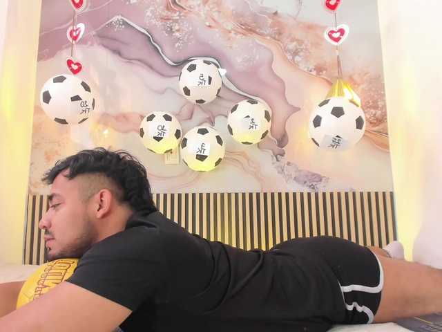 BrianMalonee live cam on BongaCams