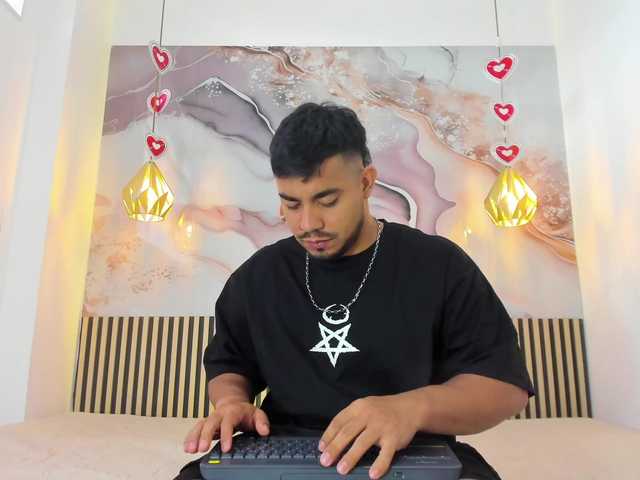 BrianMalonee live webcam show
