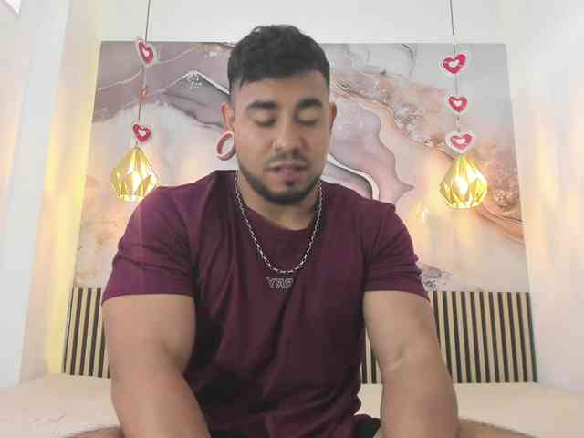 BrianMalonee Live Webcam on BongaCams