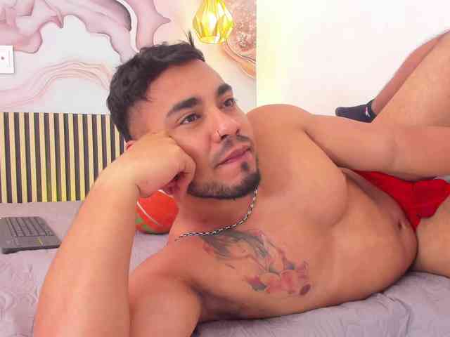 BrianMalonee Live Webcam on BongaCams