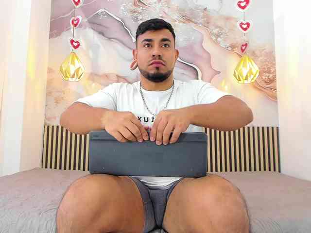 BrianMalonee Sex Cam Show