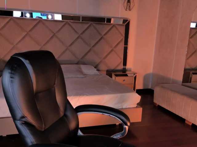 AlessaRomero live cam on BongaCams