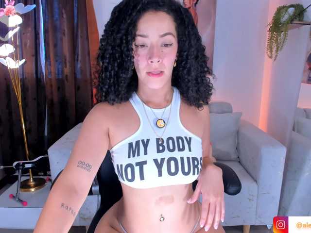 AlessaRomero live cam on BongaCams