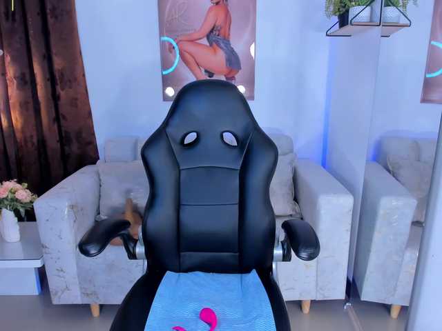 AlessaRomero live cam on BongaCams