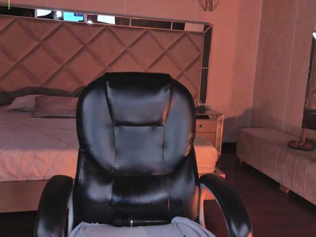 AlessaRomero live cam on BongaCams