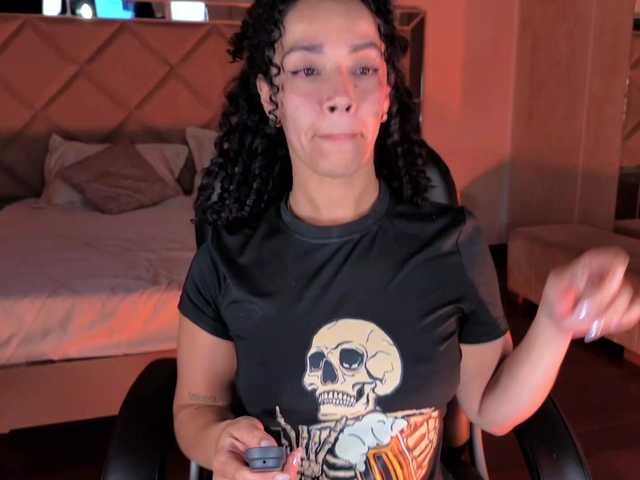 AlessaRomero live cam on BongaCams