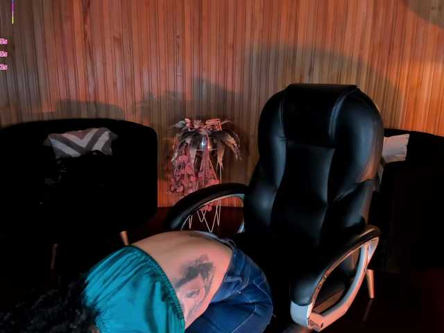 AlessaRomero live cam on BongaCams