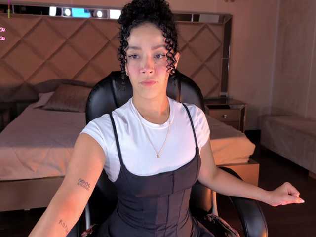AlessaRomero live cam on BongaCams