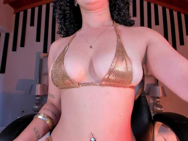 AlessaRomero live cam on BongaCams