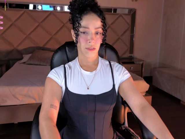 AlessaRomero live cam on BongaCams