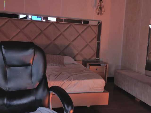 AlessaRomero live cam on BongaCams
