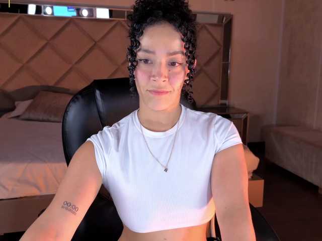 AlessaRomero live cam on BongaCams