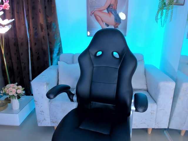 AlessaRomero live cam on BongaCams