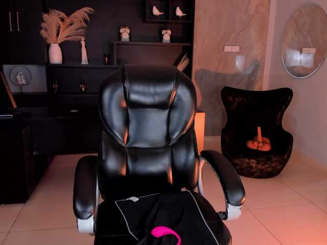 AlessaRomero live cam on BongaCams