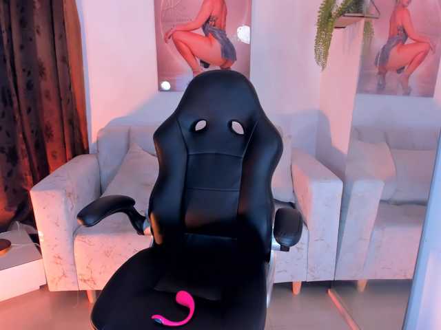 AlessaRomero live cam on BongaCams