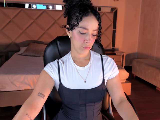 AlessaRomero live cam on BongaCams