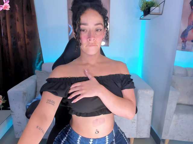 AlessaRomero live cam on BongaCams