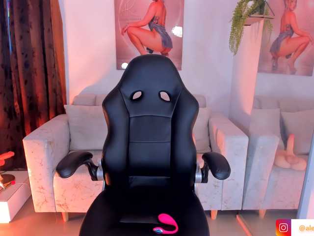 AlessaRomero live cam on BongaCams