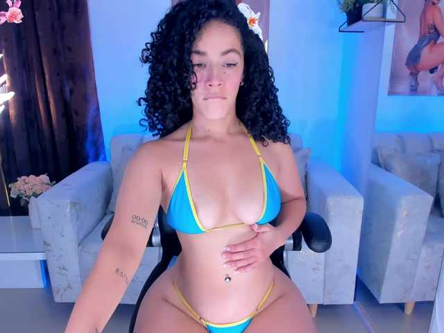 AlessaRomero live cam on BongaCams