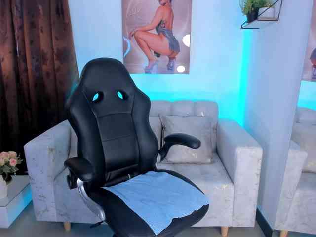 AlessaRomero webcam