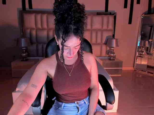 AlessaRomero webcam