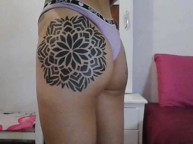 TaylorMegan live cam on BongaCams